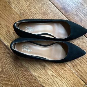 Crown Vintage Black Heels Women’s Size 8 Shoes Suede pumps.